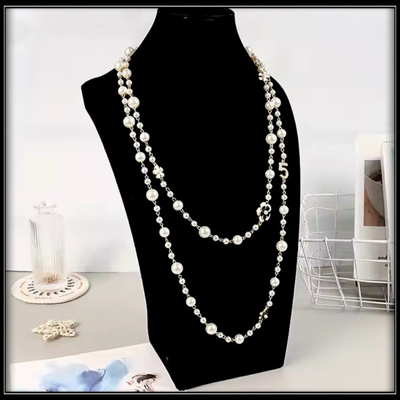 NEW LONG STATEMENT HEPBURN "5" MULTI PEARL LAYER CLASSIC GOLD NECKLACE - Picture 3 of 5